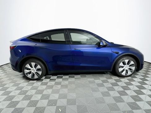 Used 2023 Tesla Model Y AWD image 9