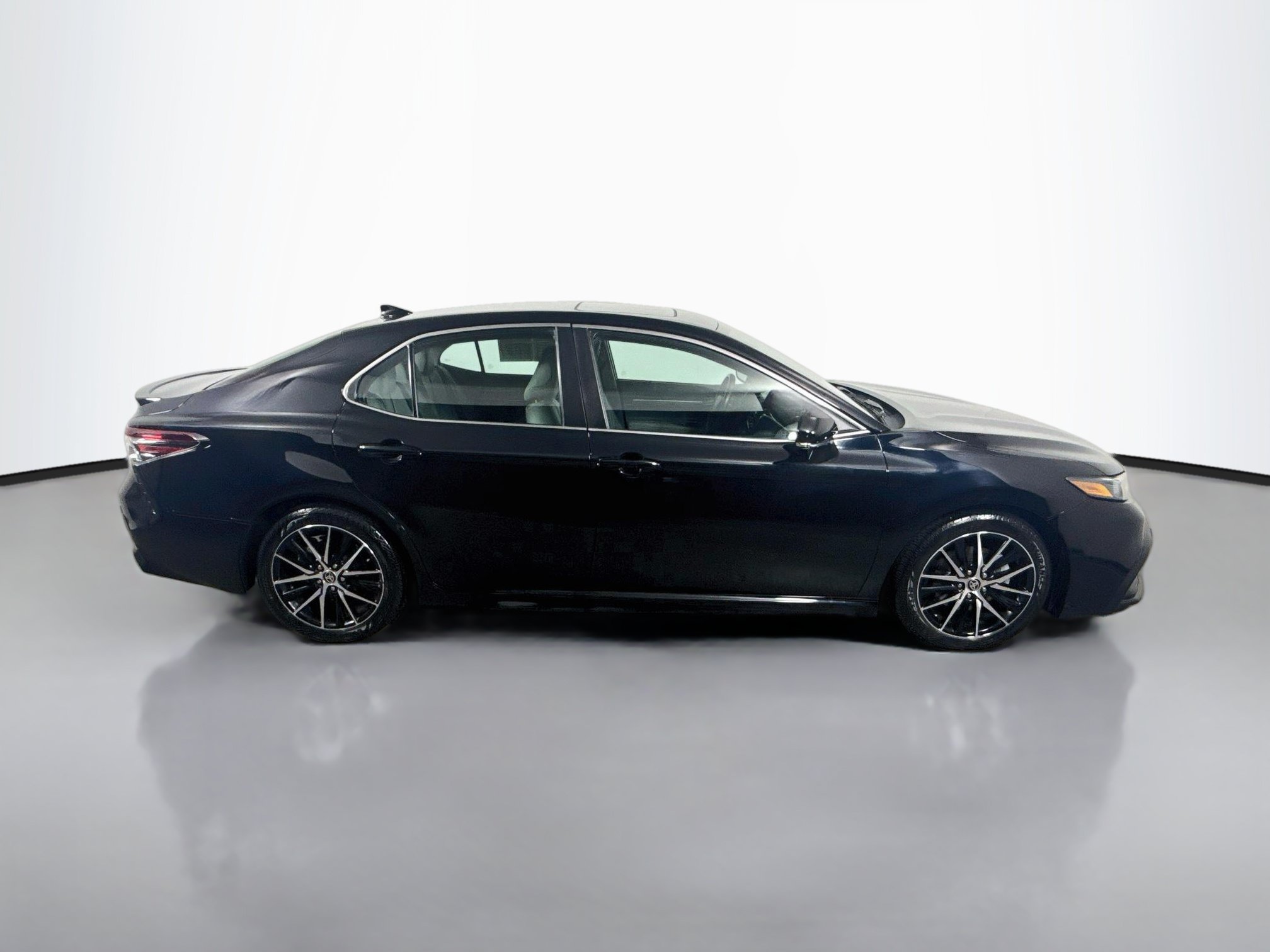 Used 2021 Toyota Camry SE FWD image 8