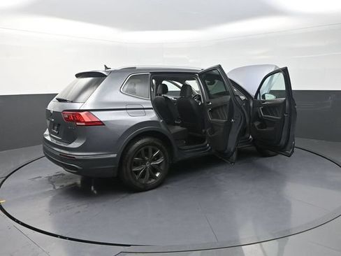Used 2024 Volkswagen Tiguan SE AWD/4WD image 45