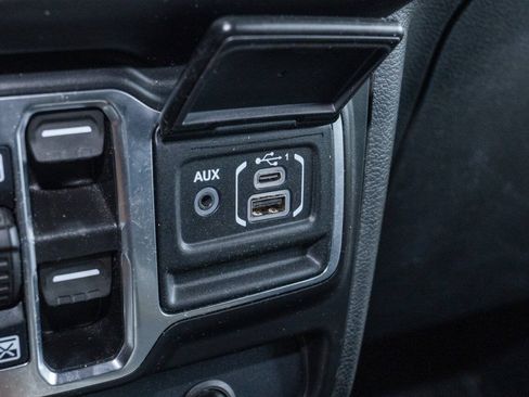 Used 2023 Jeep Gladiator Sport AWD/4WD image 51
