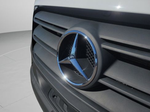 Used 2025 Mercedes-Benz Sprinter 2500 image 34