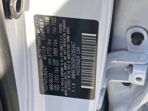 Used 2023 Hyundai Venue SEL FWD image 14