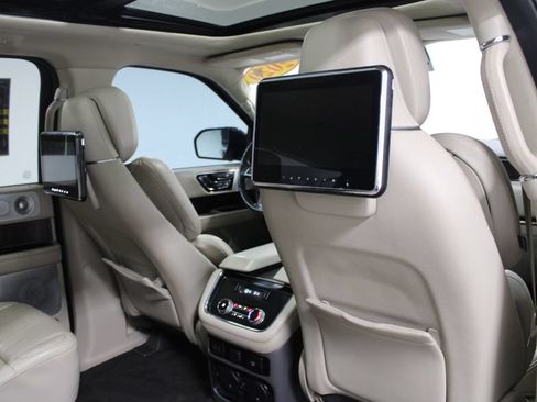Used 2020 Lincoln Navigator L Reserve w/ Luxury Package AWD/4WD image 35