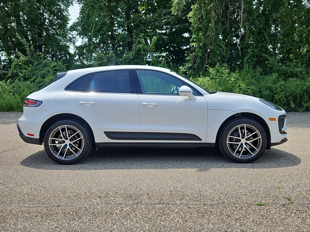 Certified 2026 Porsche Macan AWD/4WD image 8