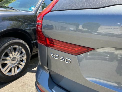 Used 2019 Volvo XC60 T5 Momentum w/ Multimedia Package AWD/4WD image 10