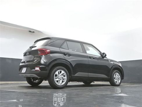 Used 2025 Hyundai Venue SE image 34