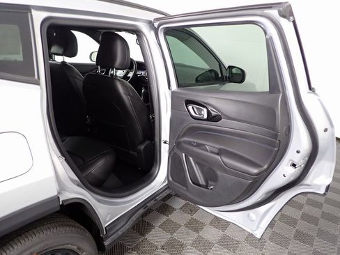 New 2026 Jeep Compass Latitude image 25