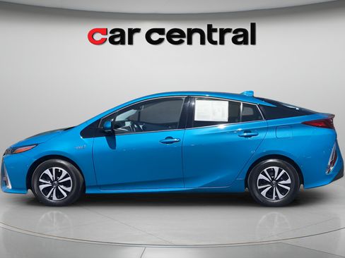 Used 2017 Toyota Prius Prime Advanced FWD image 3