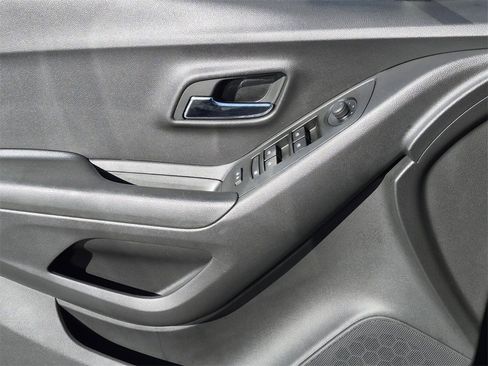 Certified 2022 Chevrolet Trax LT w/ LT Convenience Package image 24