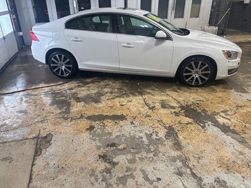 Used 2016 Volvo S60 T5 Inscription Platinum w/ Climate Package image 13