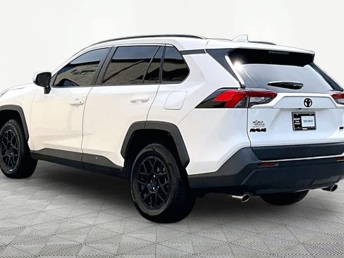 Used 2021 Toyota RAV4 XLE w/ Convenience Package FWD image 11