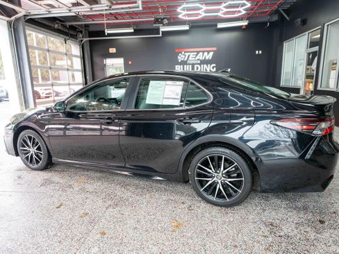 Used 2024 Toyota Camry SE w/ Convenience Package image 2
