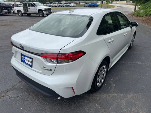 Used 2024 Toyota Corolla LE FWD image 5