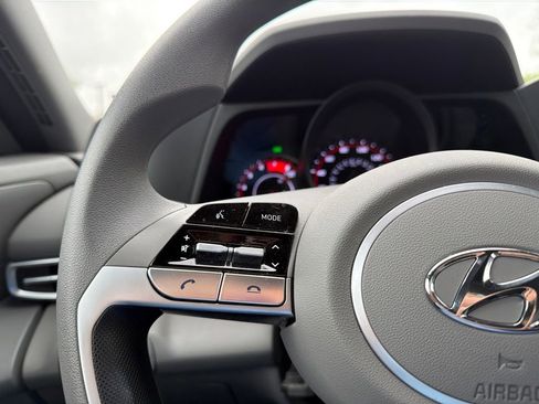 Certified 2023 Hyundai Elantra SE FWD image 29