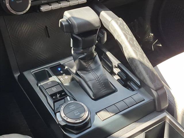 Used 2024 Toyota Tacoma SR5 AWD/4WD image 10