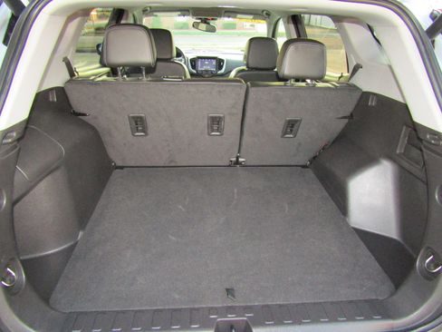 Used 2024 GMC Terrain SLT image 15