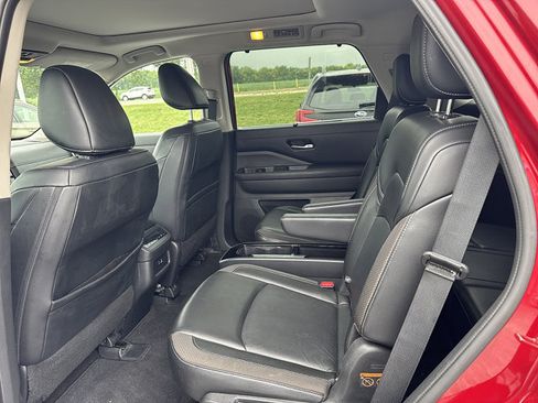 Certified 2024 Nissan Pathfinder SL w/ SL Premium Package AWD/4WD image 12