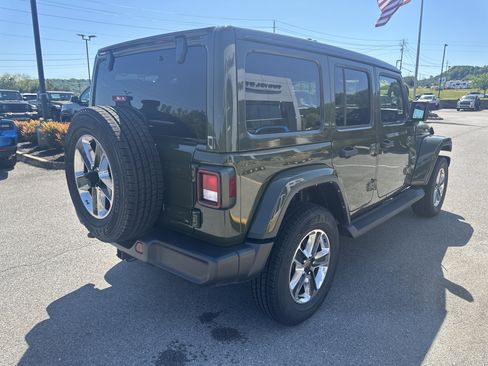 Used 2022 Jeep Wrangler Unlimited Sahara w/ Cold Weather Group AWD/4WD image 9