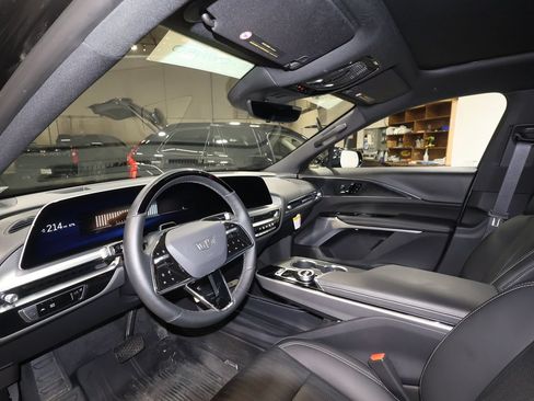 Certified 2025 Cadillac Lyriq Luxury AWD/4WD image 9