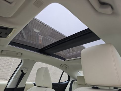 Used 2022 Lexus ES 350 w/ Premium Package image 12