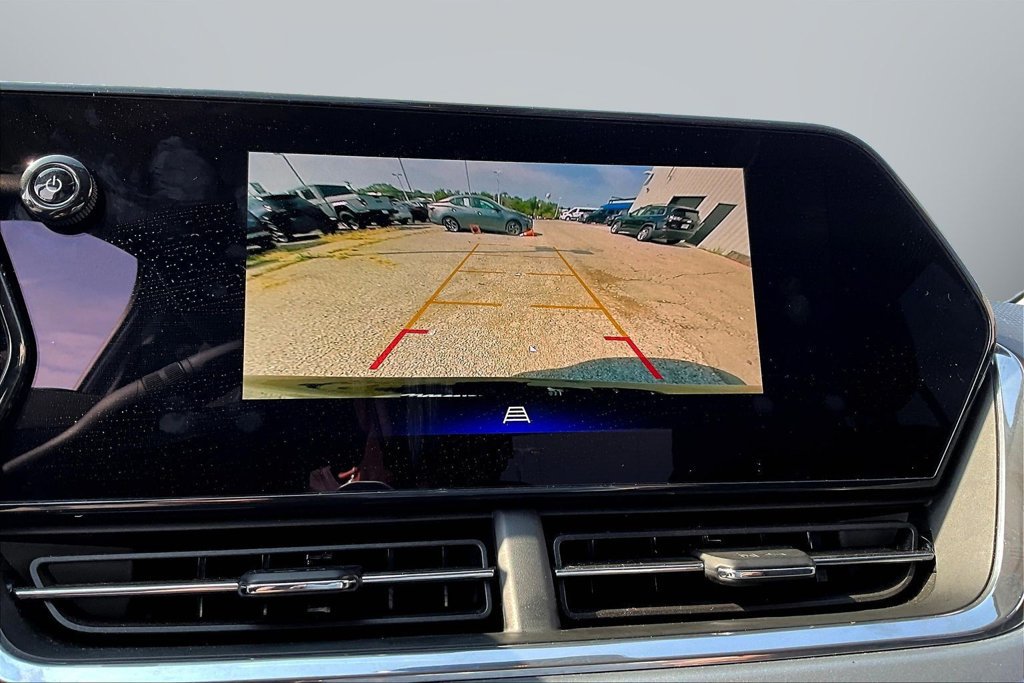 Used 2025 Chevrolet Trax LT FWD image 13