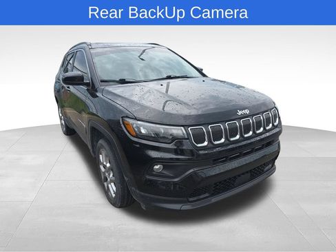 Used 2022 Jeep Compass Latitude w/ Sun and Sound Group AWD/4WD image 4