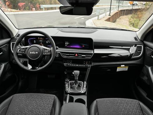 New 2026 Kia Seltos S image 12