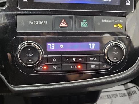 Used 2018 Mitsubishi Outlander SE image 17