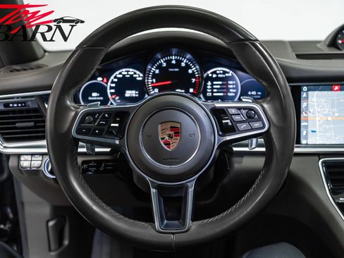 Used 2018 Porsche Panamera 4 image 31