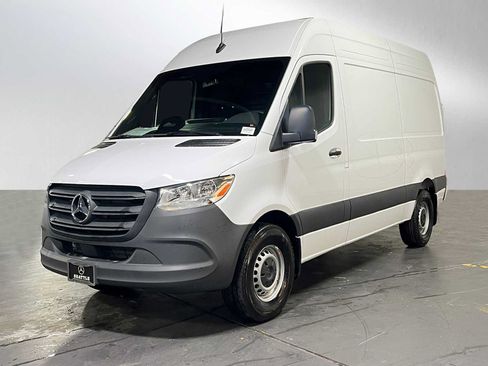 Used 2025 Mercedes-Benz Sprinter 2500 image 7