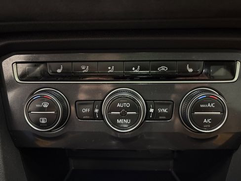 Used 2019 Volkswagen Tiguan SE image 23
