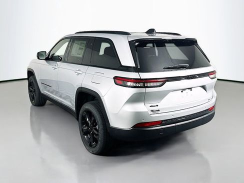 New 2025 Jeep Grand Cherokee Altitude AWD/4WD image 5