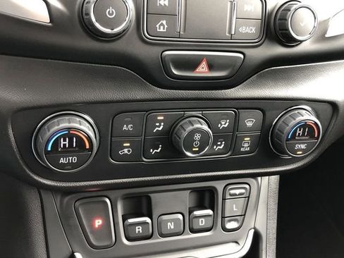 Used 2021 GMC Terrain SLT w/ Infotainment Package II FWD image 12
