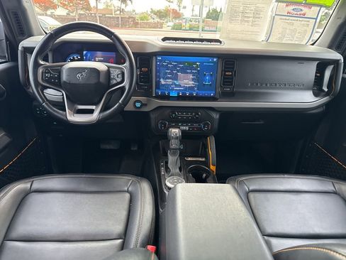 Used 2022 Ford Bronco Badlands image 10
