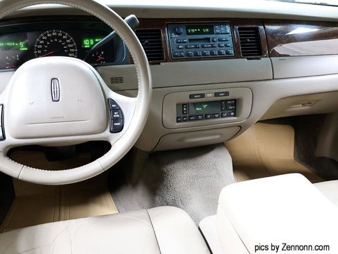 Used 2001 Lincoln Town Car Executive image 12
