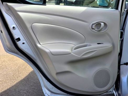 Used 2012 Nissan Versa SV image 31
