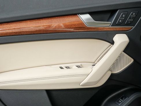 Used 2021 Audi Q5 Prestige w/ Prestige Package image 6