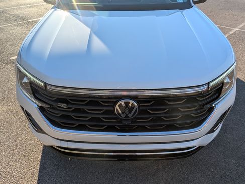 Used 2024 Volkswagen Atlas SEL Premium R-Line image 12