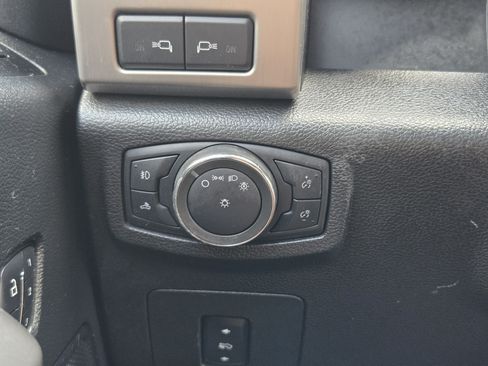 Used 2015 Ford F150 Platinum w/ Equipment Group 701A Luxury AWD/4WD image 17