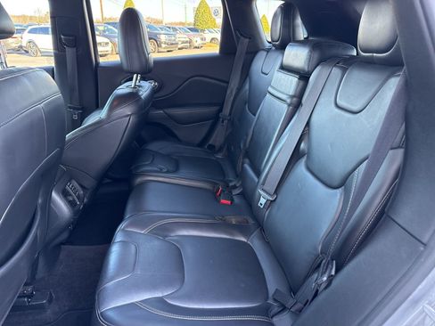 Used 2016 Jeep Cherokee Limited image 13