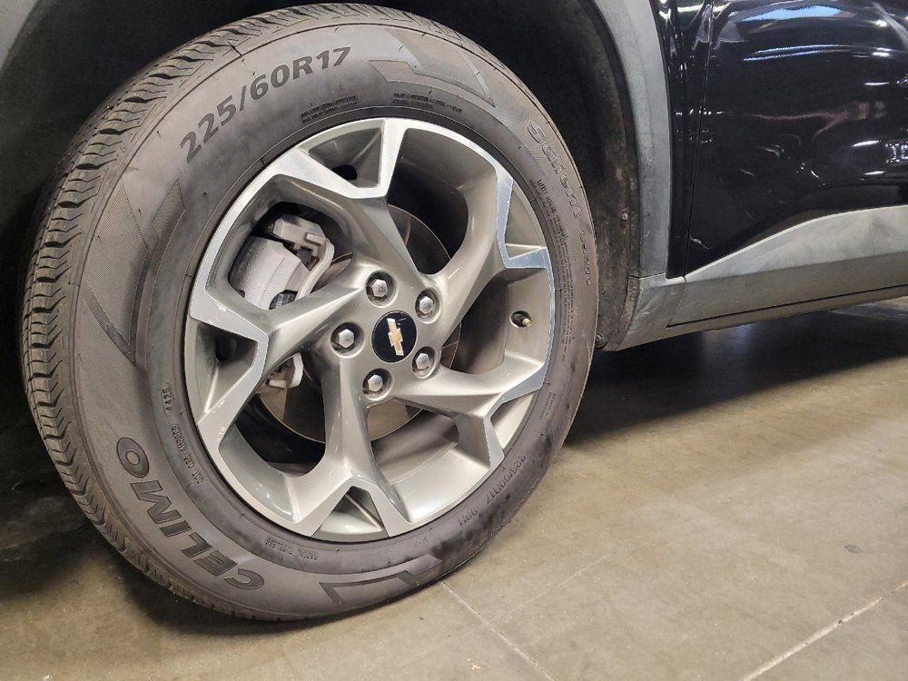 Used 2025 Chevrolet Trax LT w/ LT Convenience Package FWD image 31
