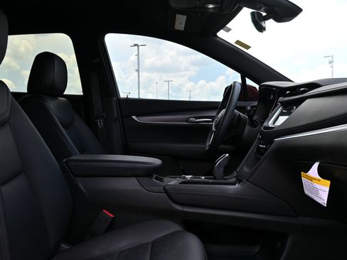 Certified 2025 Cadillac XT5 Luxury FWD image 26