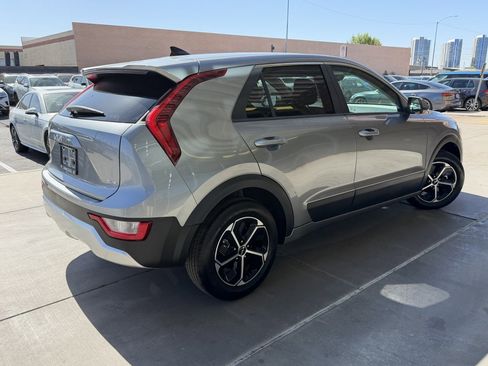 Used 2024 Kia Niro LX FWD image 4