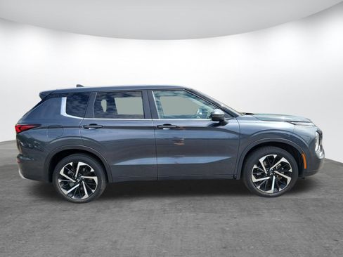 Used 2024 Mitsubishi Outlander SE AWD/4WD image 2