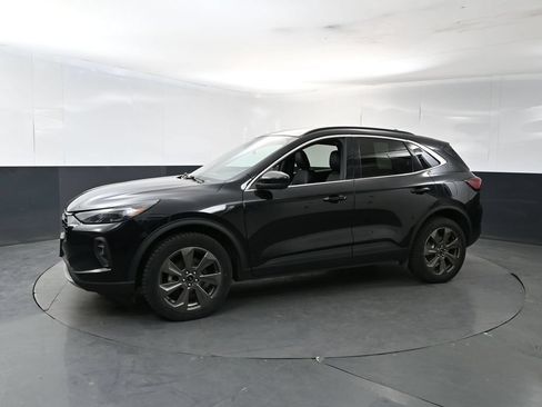 Used 2024 Ford Escape Platinum AWD/4WD image 2