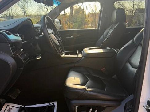 Used 2018 Cadillac Escalade Luxury image 35