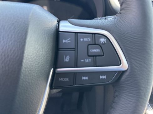Used 2026 Toyota Sienna XLE FWD image 7