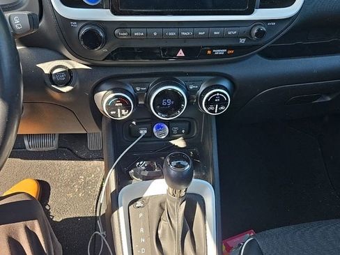 Certified 2023 Hyundai Venue Limited FWD image 20