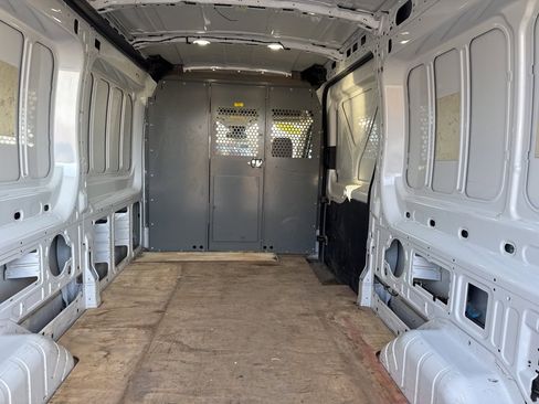Used 2018 Ford Transit 250 148 Medium Roof image 9