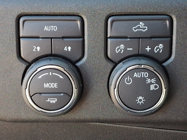 Used 2023 Chevrolet Silverado 1500 LT AWD/4WD image 9